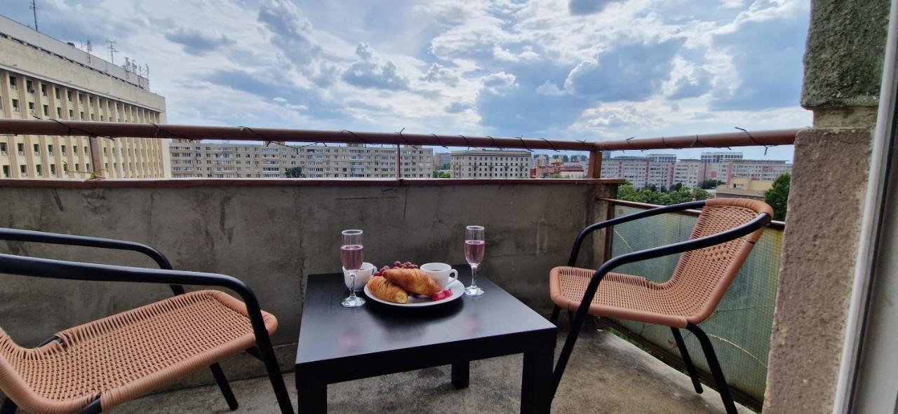 Two Rooms Central Bukarest Exterior foto